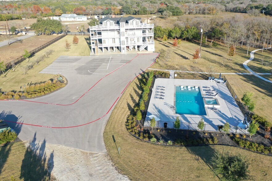 More Photos Of 1030 County Road 279, Liberty Hill Hotel For Sale