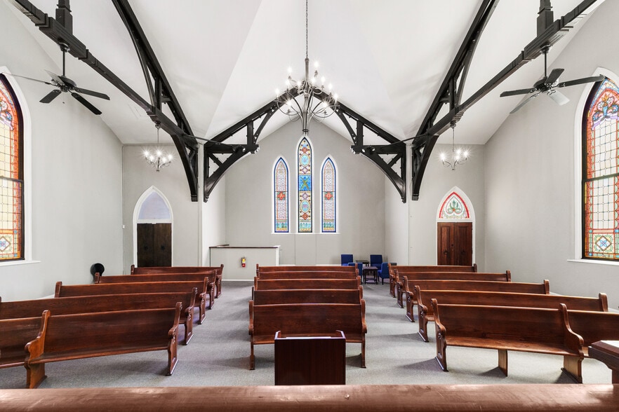 More Photos Of 311 17th St, Ashland Loft Creative Space For Sale