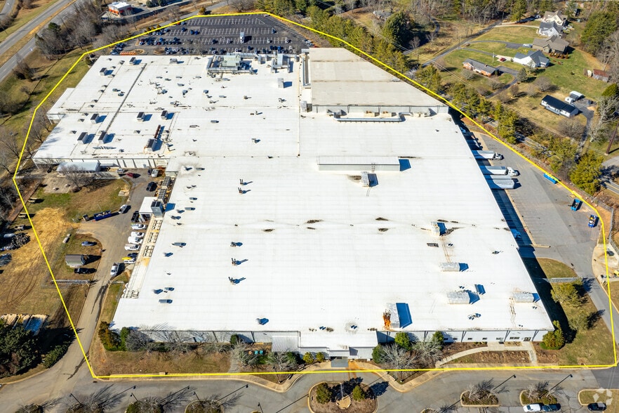 More Photos Of 108 Monticello Rd, Weaverville Light Distribution For Lease