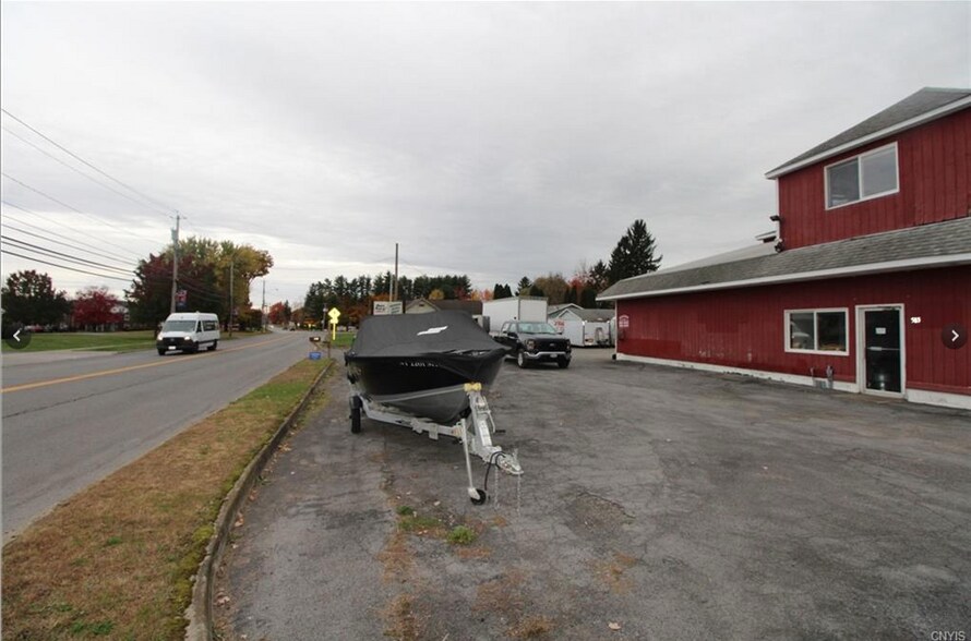 More Photos Of 585 S Main St, Central Square Auto Dealership For Sale
