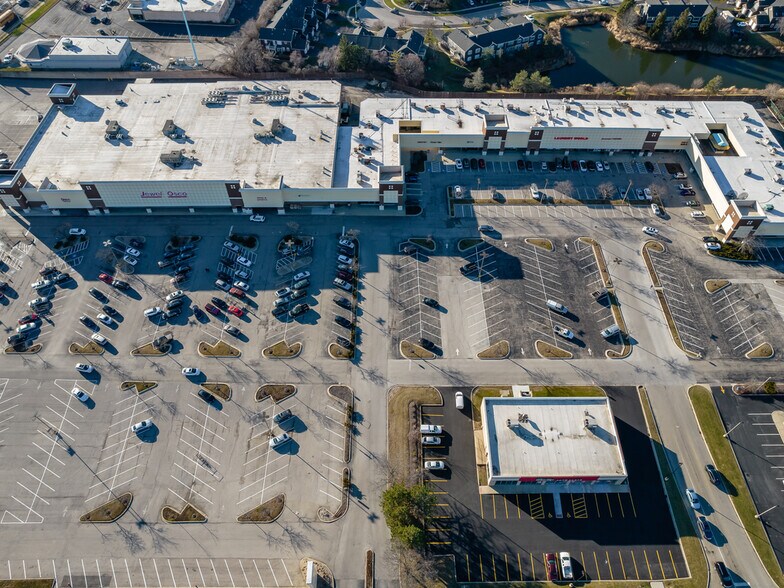 More Photos Of 2164-2240 Bloomingdale Rd, Glendale Heights Unknown For Lease