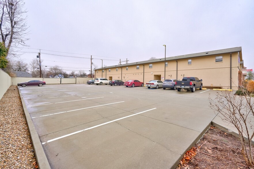More Photos Of 1207 W Gore Blvd, Lawton Apartments For Sale