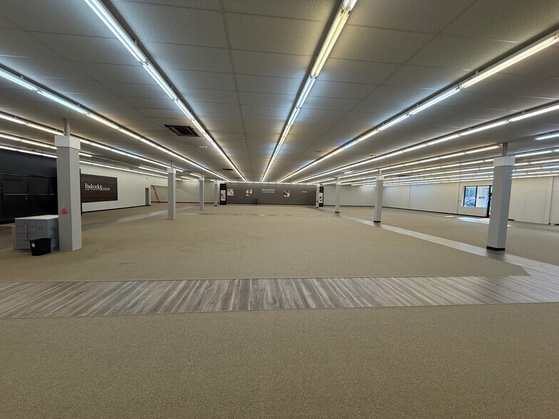 More Photos Of 3600 Main St, Jasper Storefront For Lease