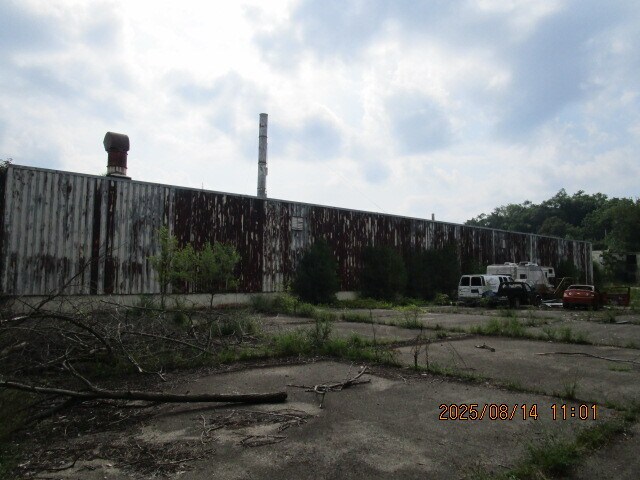 More Photos Of 169 W Bridge St, Lyons Manufacturing For Sale