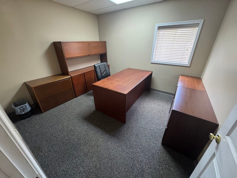 More Photos Of 211 E Market St, New Albany Office For Lease