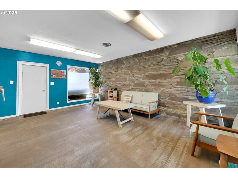 More Photos Of 1413 Charnelton St, Eugene Office For Sale