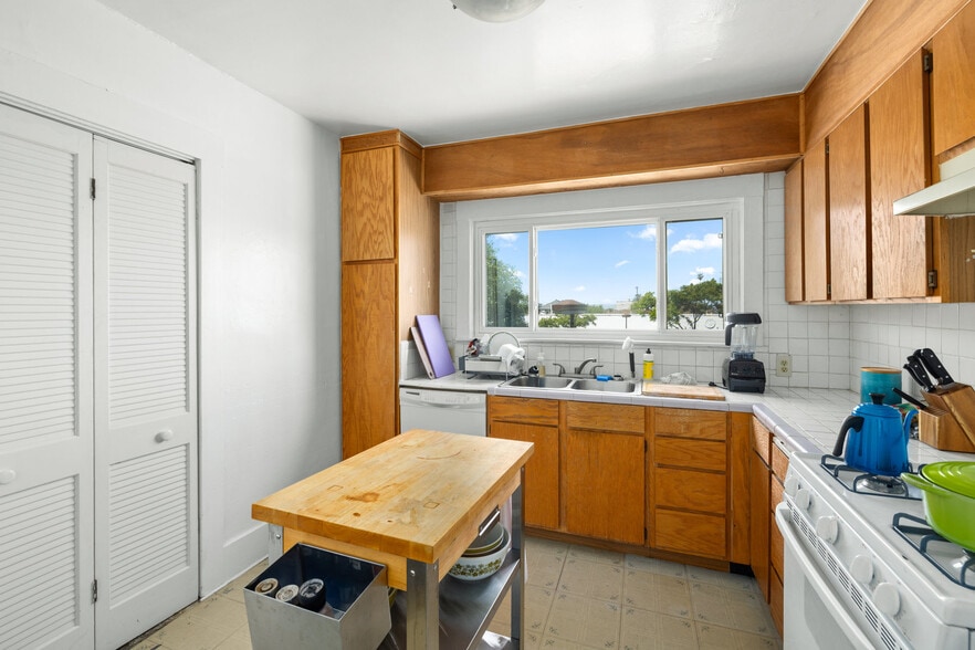 More Photos Of 2901-2903 Sacramento St, Berkeley Storefront Retail Residential For Sale