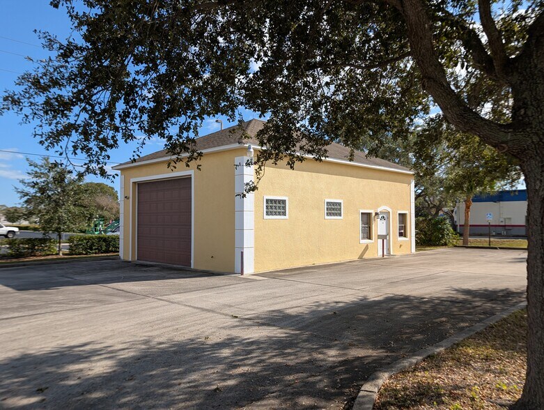 More Photos Of 400 Barton Blvd, Rockledge Light Manufacturing For Lease
