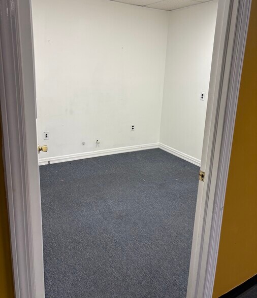 More Photos Of 100 E Broad St, Palmyra Storefront Retail Residential For Lease