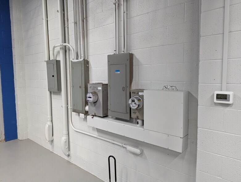 More Photos Of 1225 Carnegie St, Rolling Meadows Warehouse For Lease