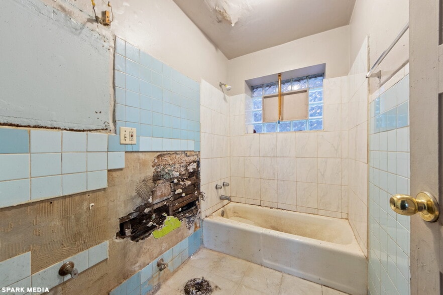 More Photos Of 4800 S Wood St, Chicago Storefront Retail Residential For Sale