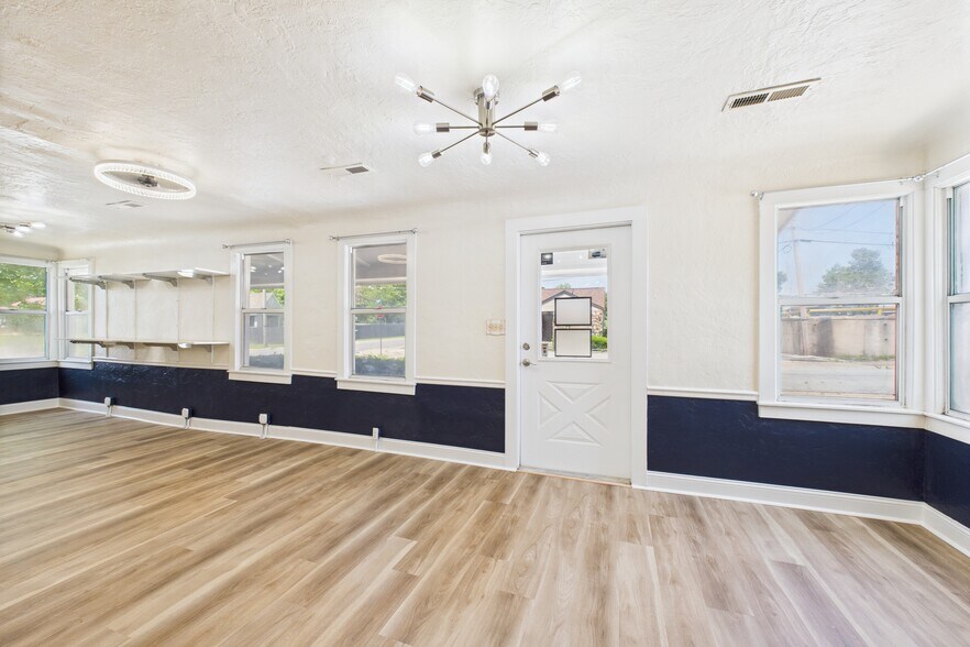 More Photos Of 919 South St, Mountain Home Freestanding For Sale