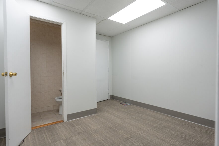 More Photos Of 160 Commack Rd, Commack Medical For Lease