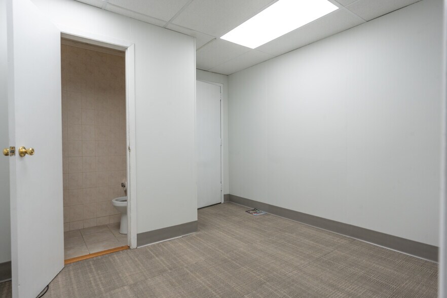 More Photos Of 160 Commack Rd, Commack Medical For Lease