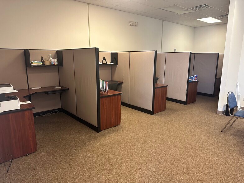 More Photos Of 150 Stone St, Villa Rica Office For Sale
