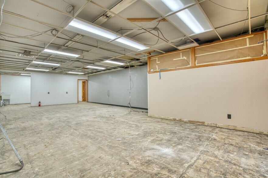 More Photos Of 900 Coffman St, Longmont General Retail For Lease
