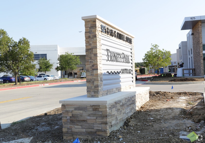 More Photos Of 935 S Kimball Ave, Southlake Light Manufacturing For Lease