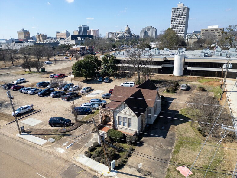 More Photos Of 629 Jefferson St, Jackson Office For Sale