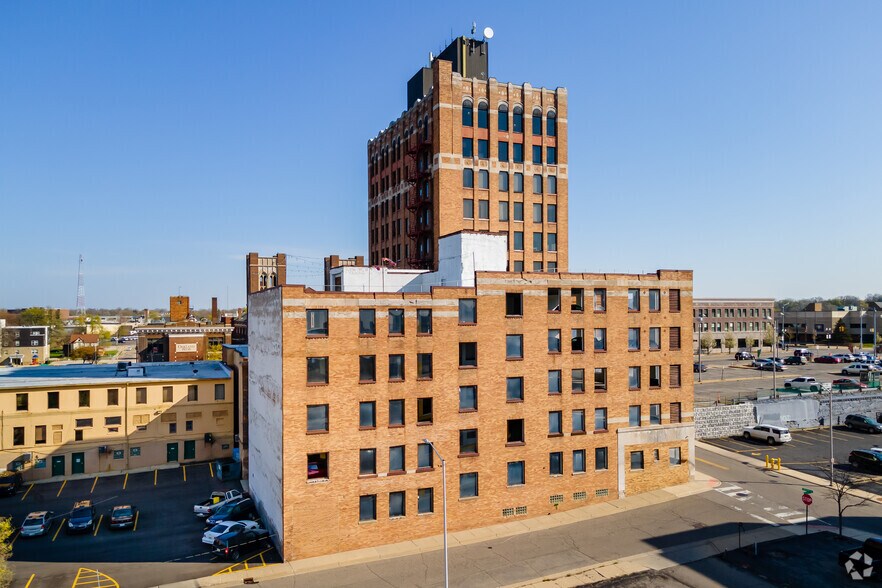 More Photos Of 35 W Huron Rd, Pontiac Loft Creative Space For Lease