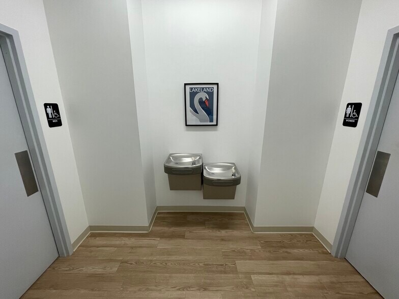 More Photos Of 2855 Interstate Dr, Lakeland Research And Development For Sale