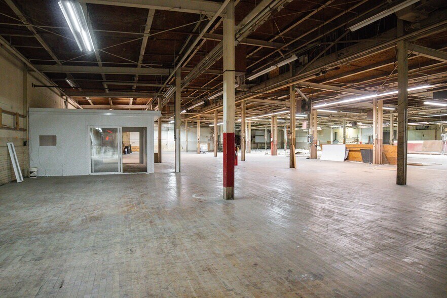 More Photos Of 521 S Market St, Galion Manufacturing For Sale