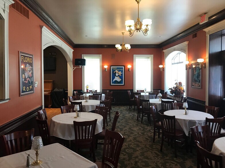 More Photos Of 2651 W Jefferson, Trenton Restaurant For Lease