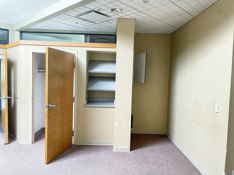 More Photos Of 3703 Doty Rd, Woodstock Medical For Lease