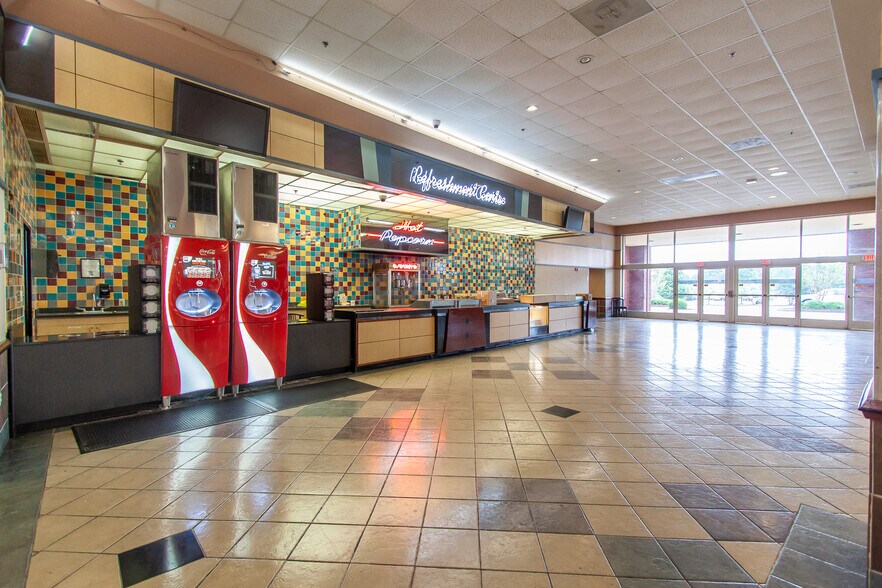 More Photos Of 2111 E University Dr, Auburn General Retail For Sale