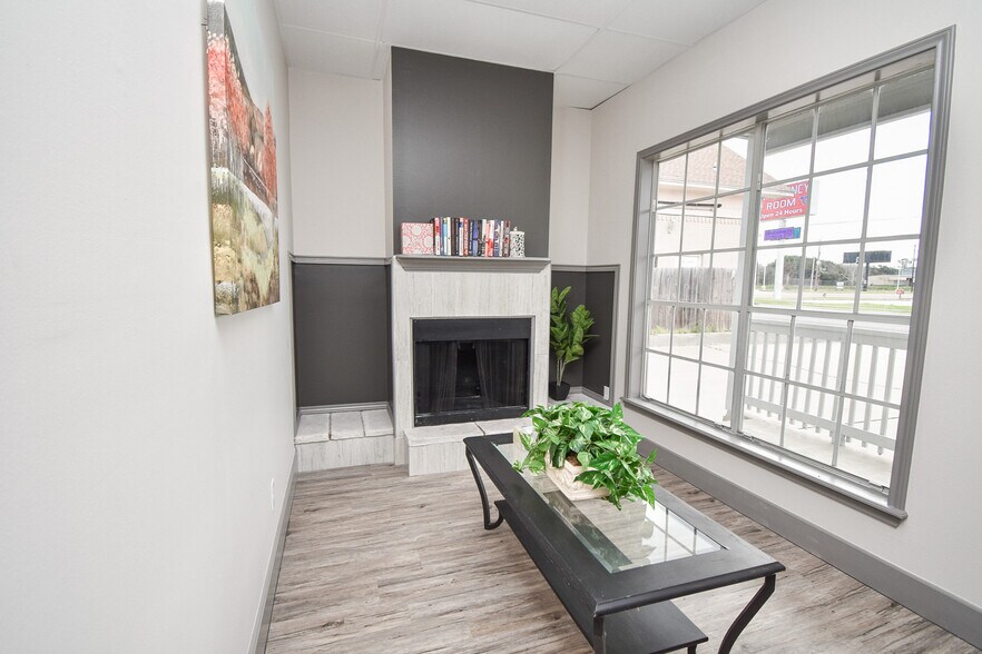 More Photos Of 104 Kelly Dr, Victoria Office For Lease