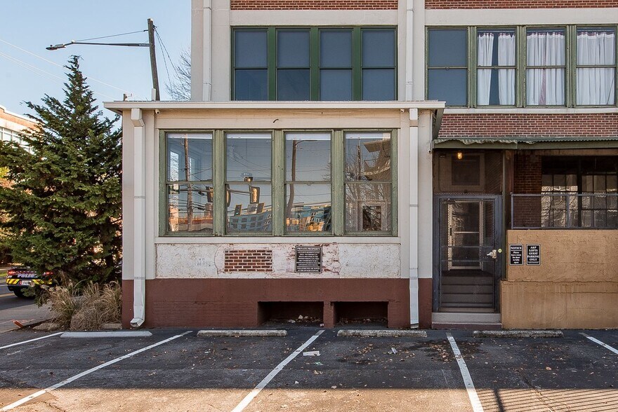 More Photos Of 881 Memorial Dr, Atlanta Office Residential For Sale