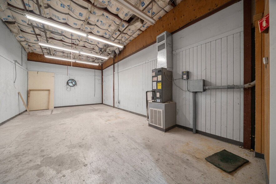 More Photos Of 1056 NE 16th St, Ocala Industrial For Lease