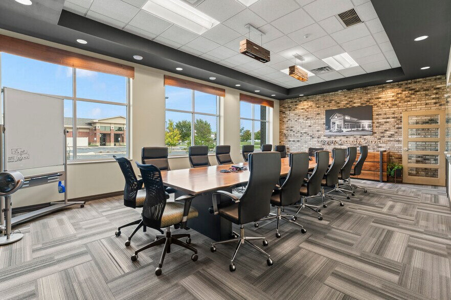 More Photos Of 9404 Margo Ln, Munster Office For Sale