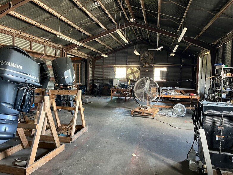More Photos Of 523 Pear St, Sebring Warehouse For Sale
