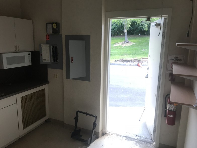 More Photos Of 8 Reading Rd, Flemington Unknown For Lease