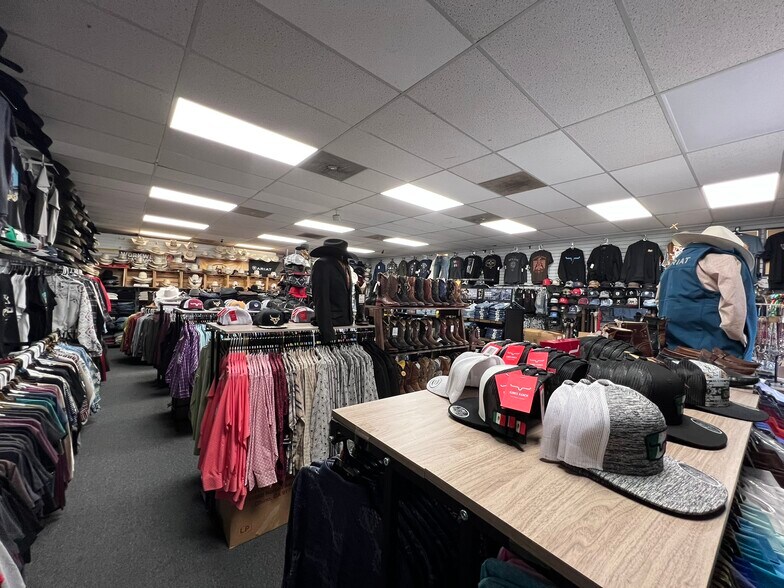 More Photos Of 53 Manor Dr, Bay Point General Retail For Sale