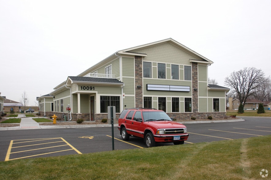 Primary Photo Of 10091 Dogwood St NW, Coon Rapids Office For Lease