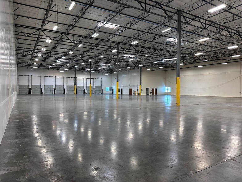More Photos Of 5220-5232 NE 152nd Pl, Portland Warehouse For Lease