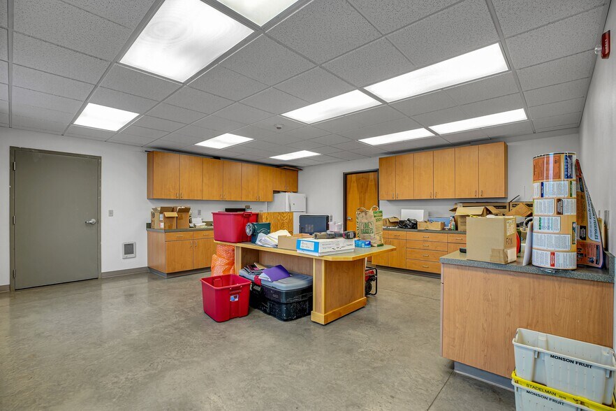 More Photos Of Stadelman, Hood River Industrial For Sale