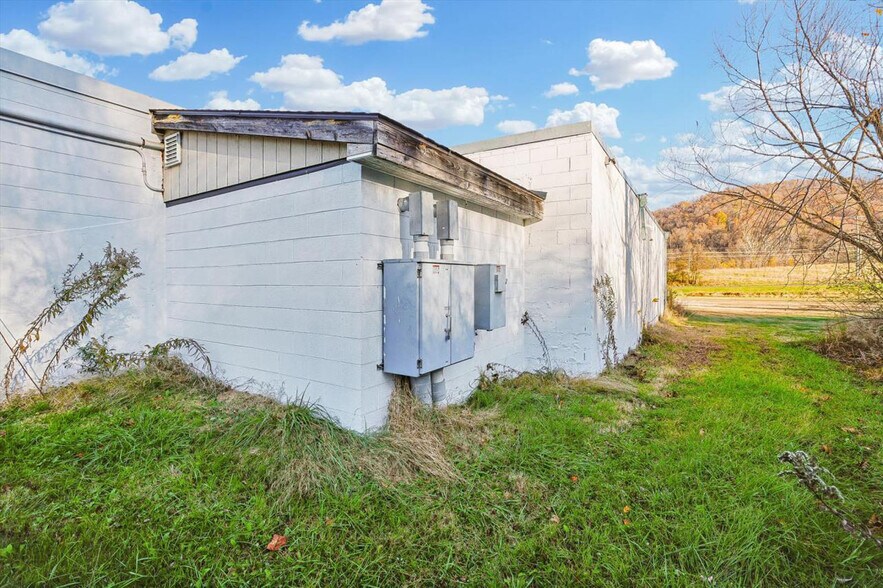 More Photos Of 113 Aileen Rd, Flint Hill Warehouse For Sale