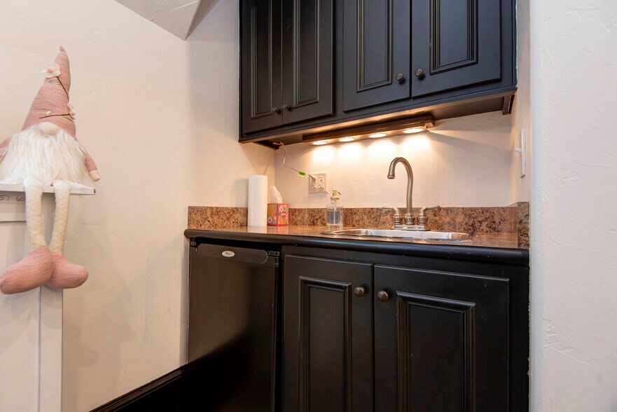 More Photos Of 1531 E Bradford Pky, Springfield Medical For Lease