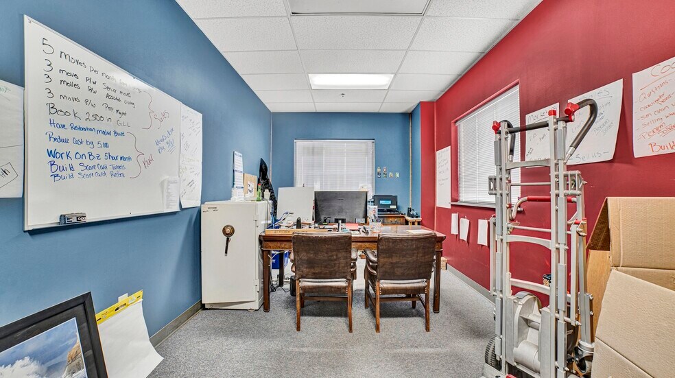 More Photos Of 961 N Main St, Mansfield Warehouse For Lease