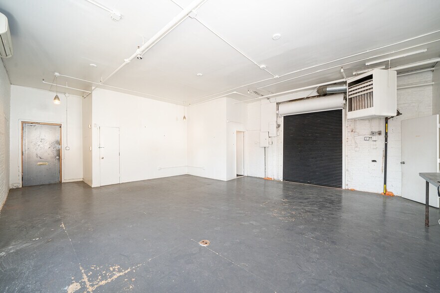 More Photos Of 279 Frost St, Brooklyn Light Distribution For Lease