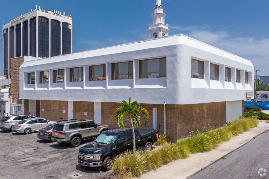 More Photos Of 1670 Main St, Sarasota Religious Facility For Sale