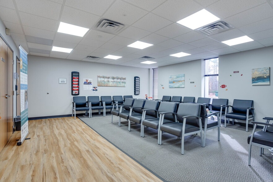 More Photos Of 3610 Bush St, Raleigh Medical For Lease