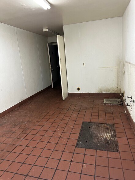 More Photos Of 316 14th St, Oakland Bar For Sale