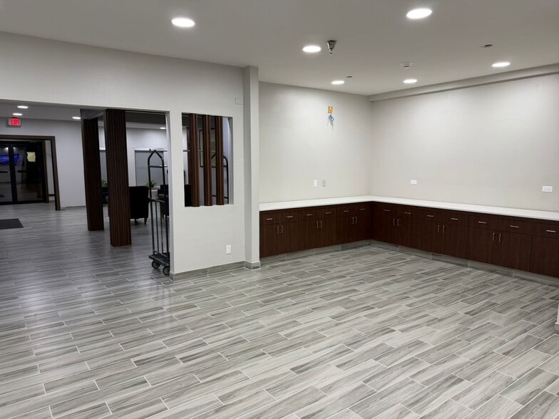 More Photos Of 16900 Halsted St, Harvey Hotel For Sale