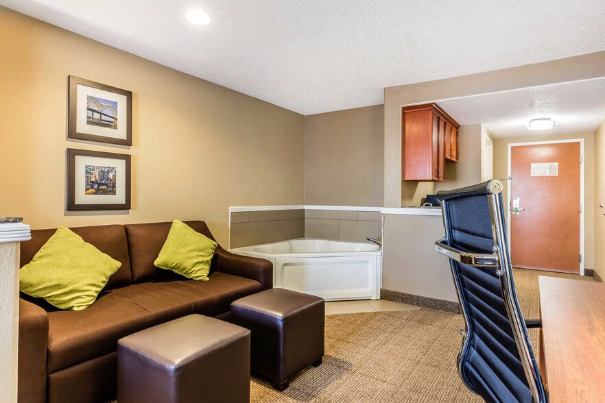 More Photos Of 4225 American Way, Memphis Hotel For Sale