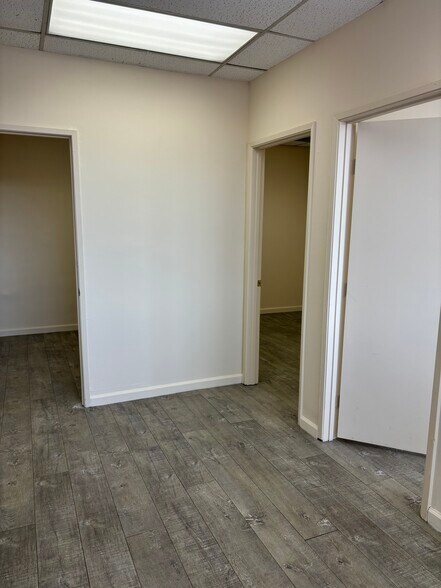 More Photos Of 11336 Camarillo St, Toluca Lake Office For Sale