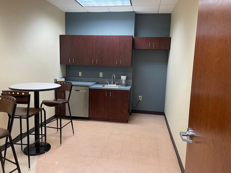 More Photos Of 6495 Shiloh Rd, Alpharetta Office For Sale