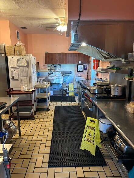 More Photos Of 1725 Manatee Ave, Bradenton Medical For Sale